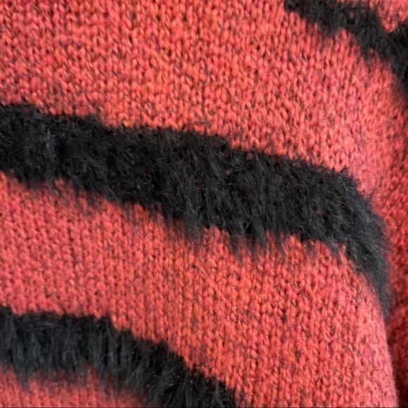 See U Soon Crewneck Tiger Print Eyelash Drop Shoulder Balloon Sleeve … - Picture 7 of 10